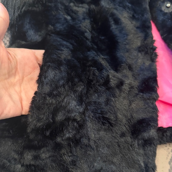 Neiman Marcus target Skaist Taylor Women’s Black Faux Fur Vest with Pink Lining - Picture 4 of 8